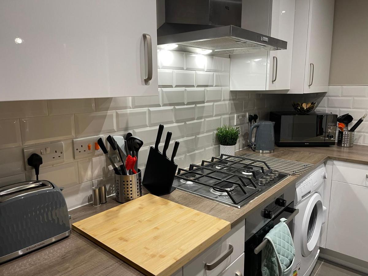 New Stylish House - Sleeps 7 - Free Parking - Contractors Welcome - Wifi Hébergement de vacances