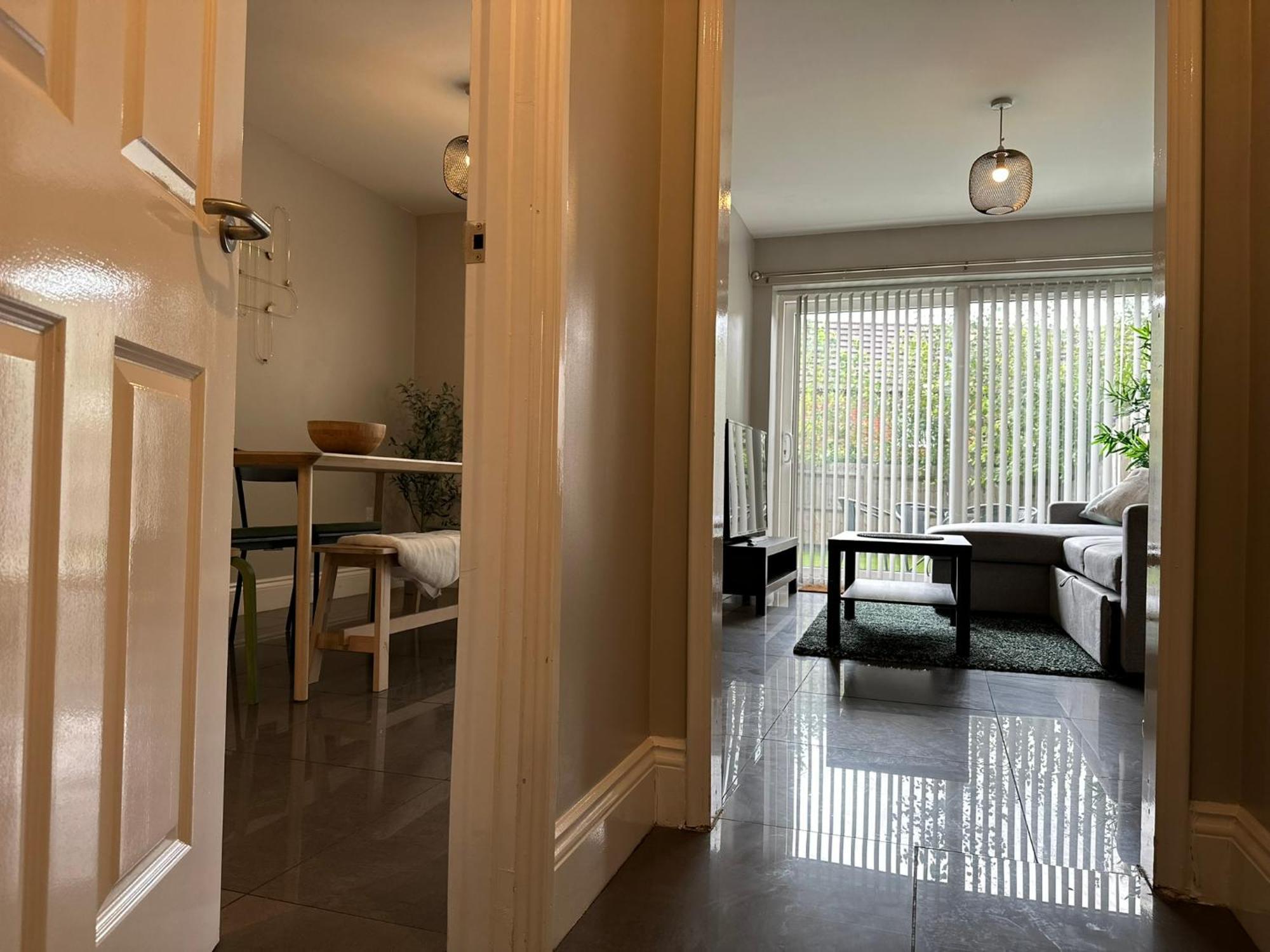 New Stylish House - Sleeps 7 - Free Parking - Contractors Welcome - Wifi Hébergement de vacances